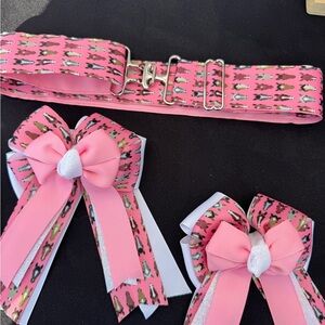 Equestrian belt adjustable from 22 to 44 inches and 2pc Bow Set with horses